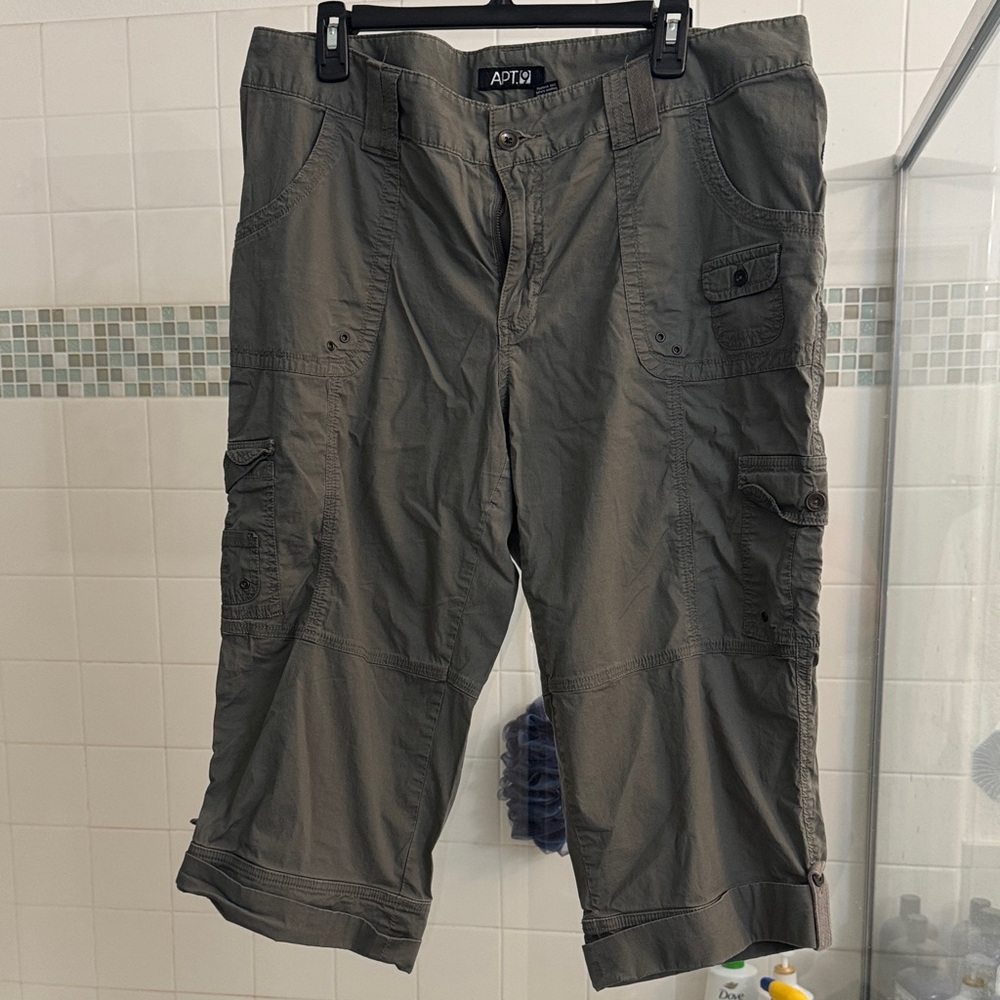Apt. 9 green Cargo Capris 16w
